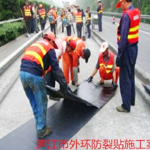 防裂贴施工
