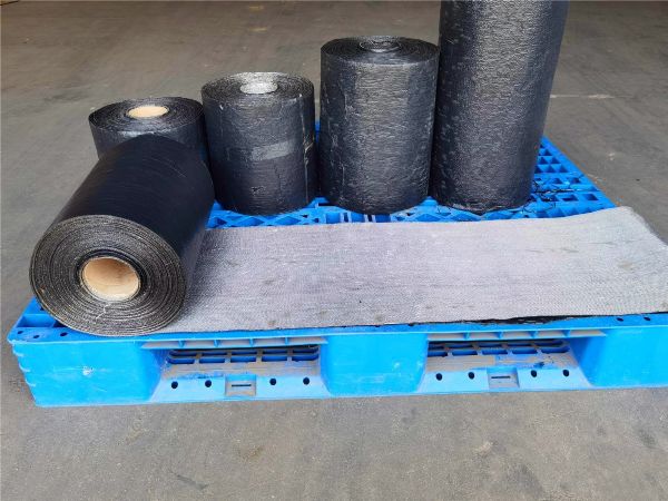 抗裂贴作用于路面的哪个位置