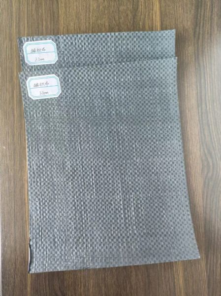 路面抗裂贴的作用与施工优点"1.2黑布样品.jpg"